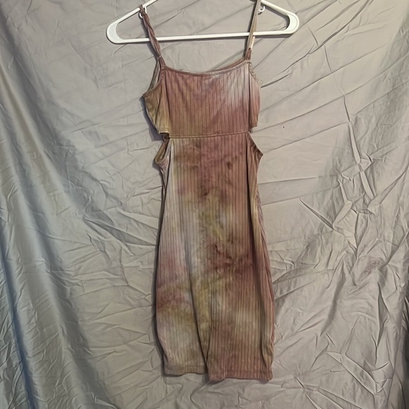 tight fitting tie dye cut out dress - Picture 2 of 4